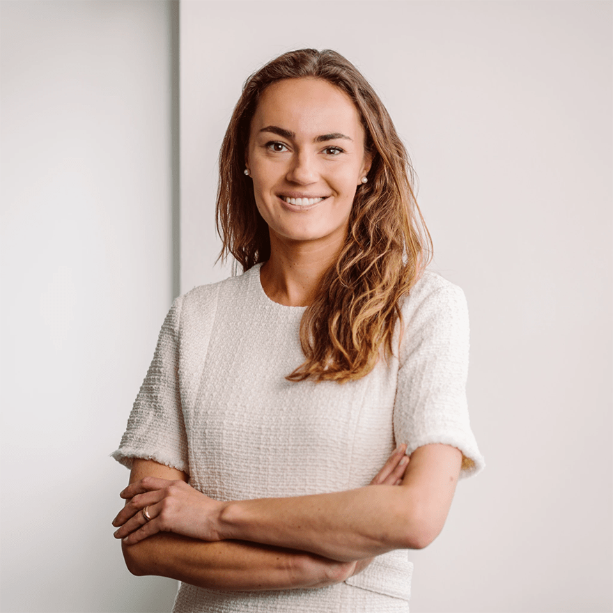 Portrait von Paula Rücker-Embden (NEUWERK) einer Pro-bono-Anwältin aus dem Netzwerk von UPJ