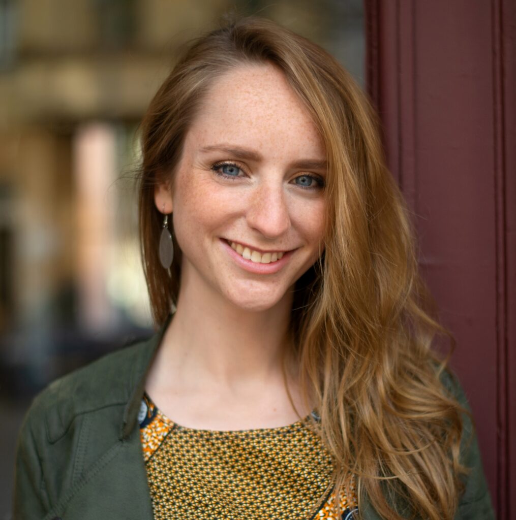 Portrait von Emily Wilbrand, einer ehemaligen Stipendiatin von startsocial