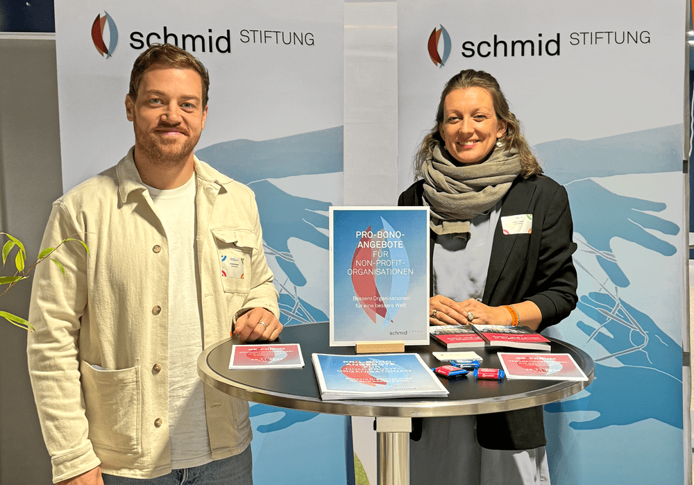 Lukas Anacker und Susanne Ebert von der Schmid Stiftung